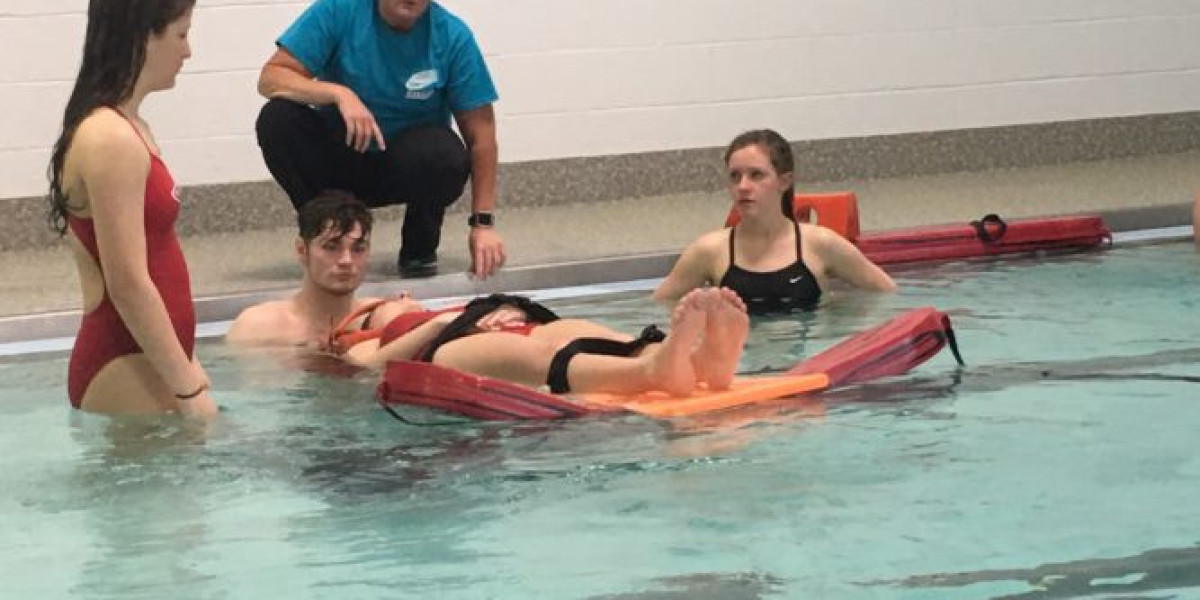 What Are the Best Lifeguard Training Programs for Teens?